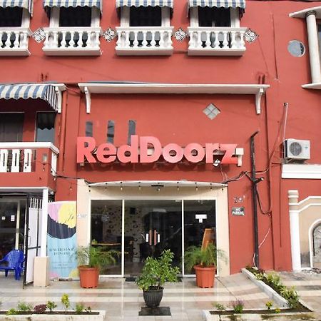 Hotel Reddoorz Near Pelabuhan Tanjung Perak 2 Surabaya Esterno foto