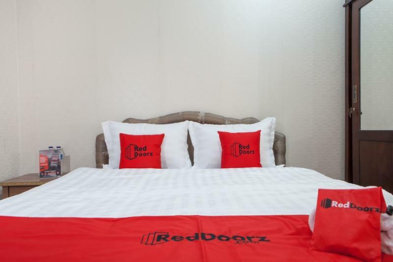 Hotel Reddoorz Near Pelabuhan Tanjung Perak 2 Surabaya Esterno foto