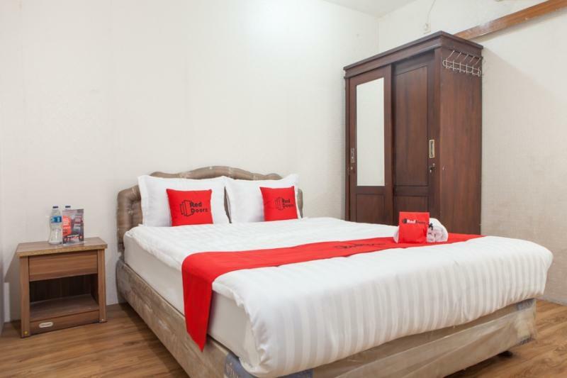 Hotel Reddoorz Near Pelabuhan Tanjung Perak 2 Surabaya Esterno foto