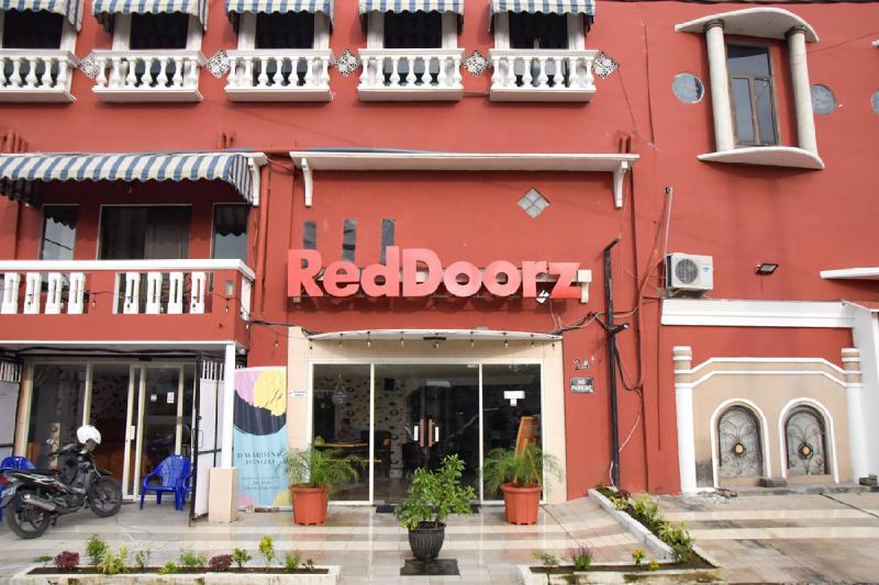 Hotel Reddoorz Near Pelabuhan Tanjung Perak 2 Surabaya Esterno foto